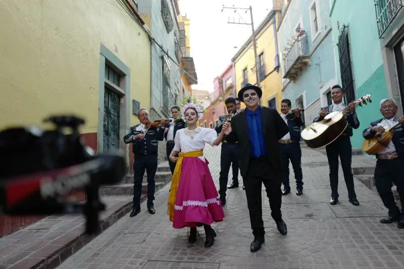 Filming with street musicians