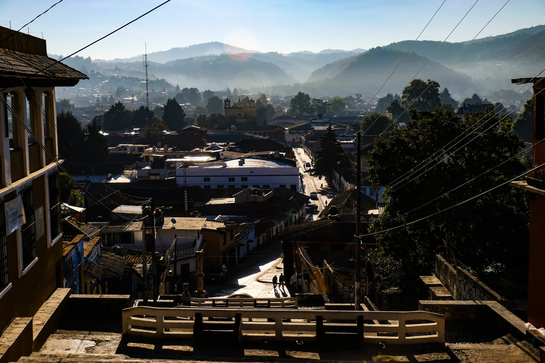 A Mexican town overlooking the mountains, photographed by Liu Jia